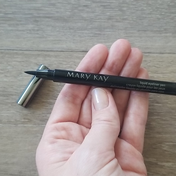 Mary Kay Liquid Eyeliner Pen - Picture 2 of 2